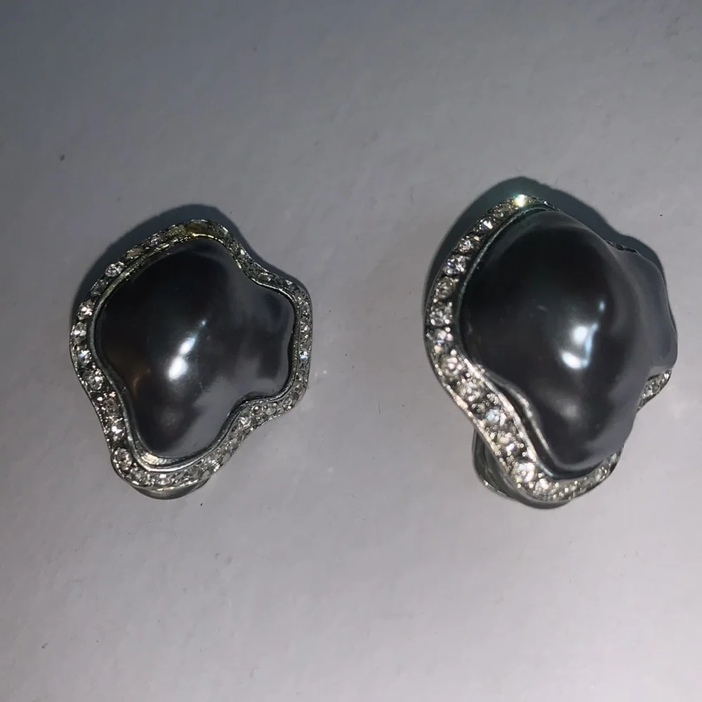Kenneth Jay Lane pearl Vintage Deco Inspired Mabé Pearl Earrings clip earings - Picture 12 of 13
